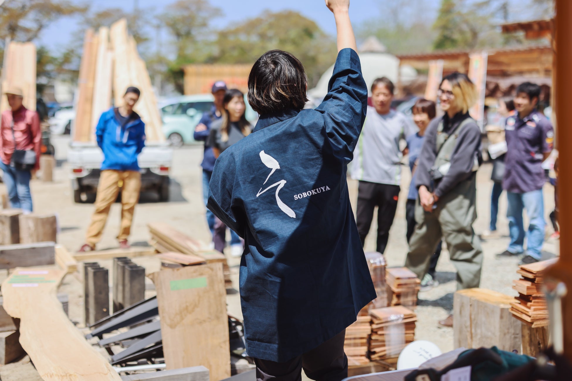 つくることは、暮らすこと。—— 日本の伝統建築を世界へ届ける素朴屋「原木市」を4月18日に開催