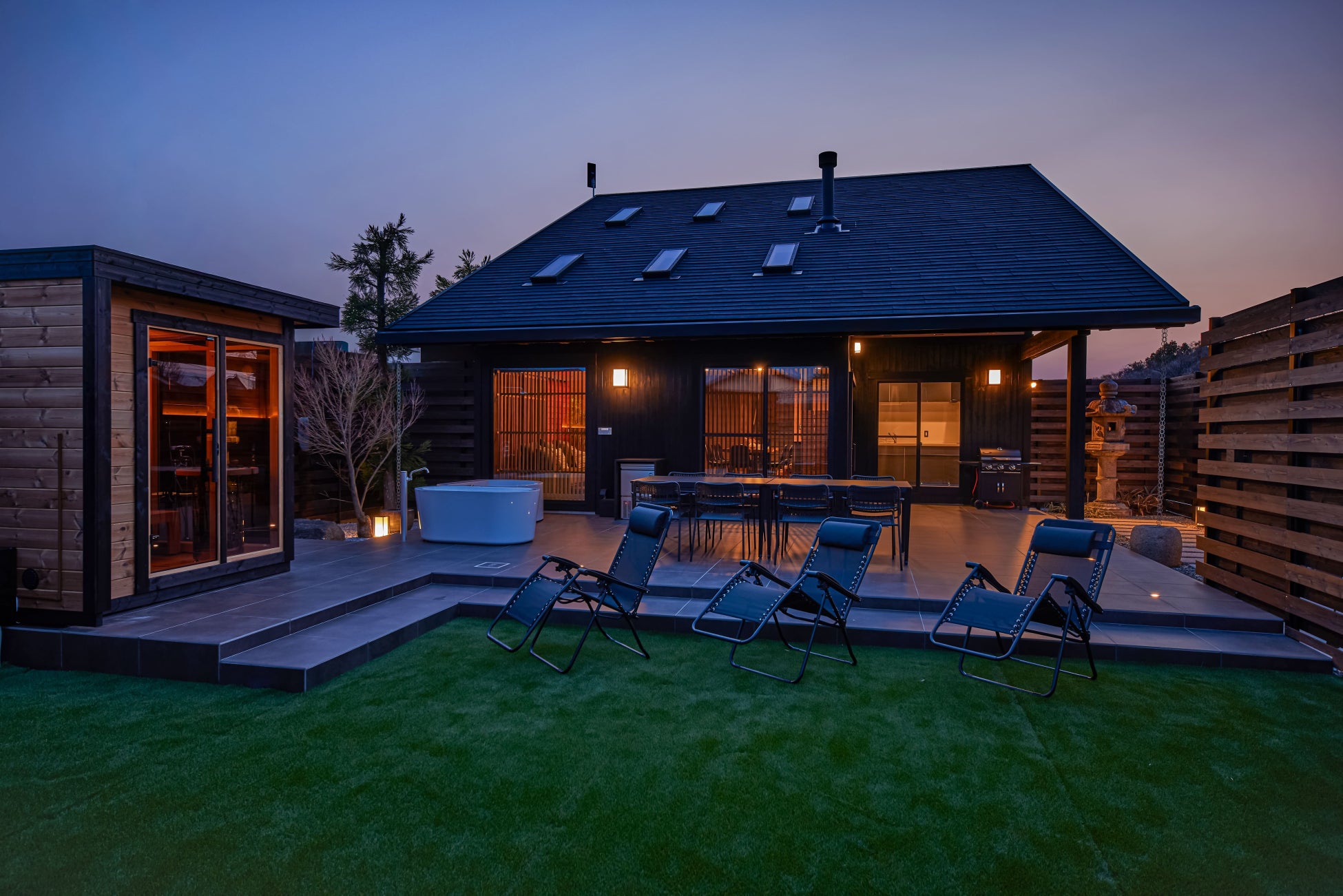 【滋賀/守山】2棟の異なる和と洋の滞在体験を。ログを愉しむプライベートサウナ付きリゾート「IZA moriyama」4月10日（金）グランドオープン！