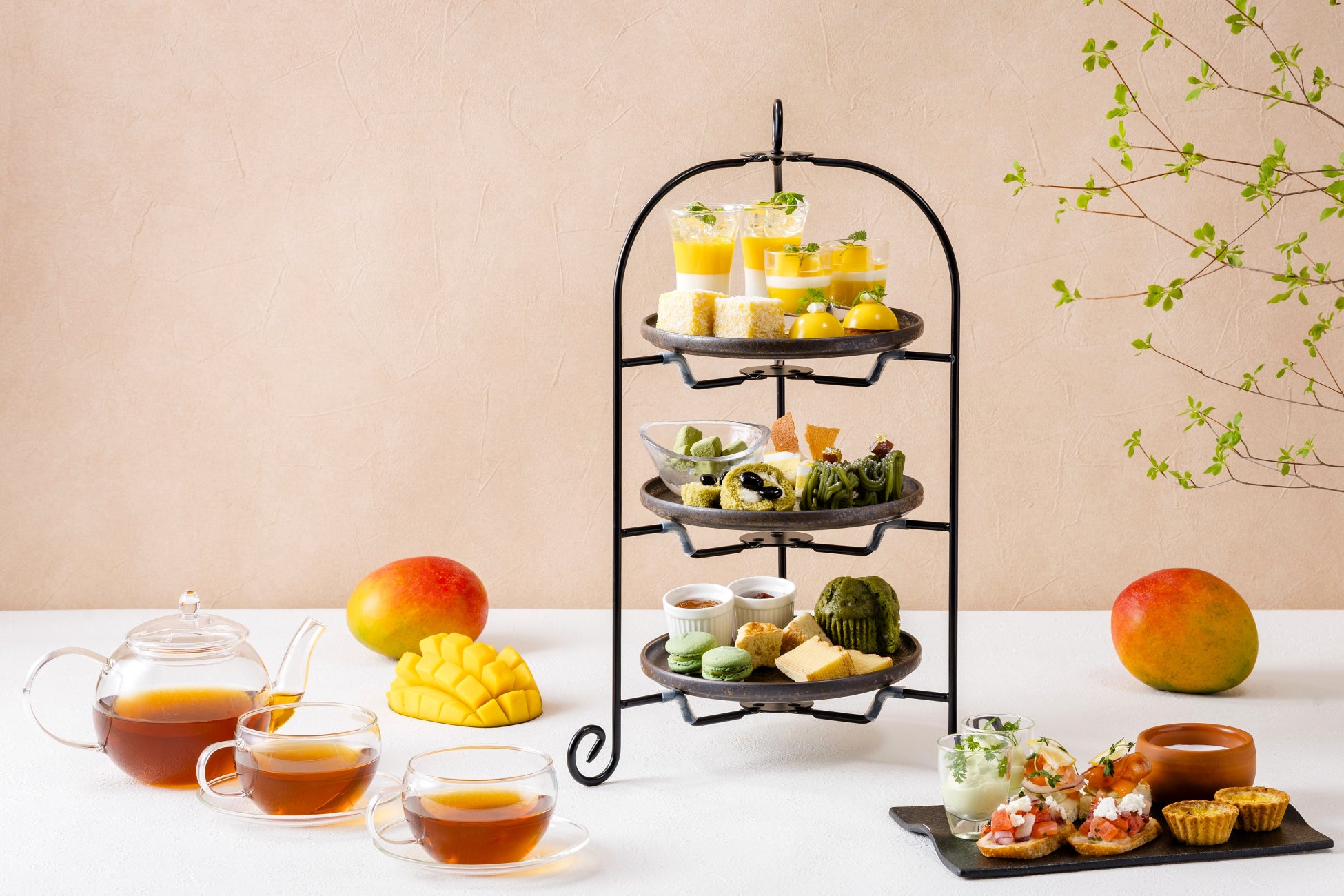 名駅徒歩5分、地上80mの絶景レストランで楽しむ初夏のご褒美！　　とろける宮崎県産マンゴー×抹茶の贅沢アフタヌーンティー