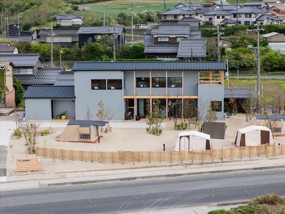 海とサウナを独り占めできる『大人のサロン』へ。絶景アウトドア施設「イワドベース」が完全リニューアル！【入場料1,100円→当面無料】の記念キャンペーンを実施