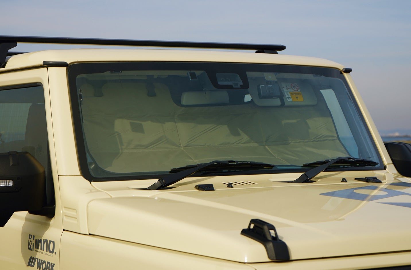 ジムニー専用｜業界初※の サンバイザー取り付けサンシェード登場