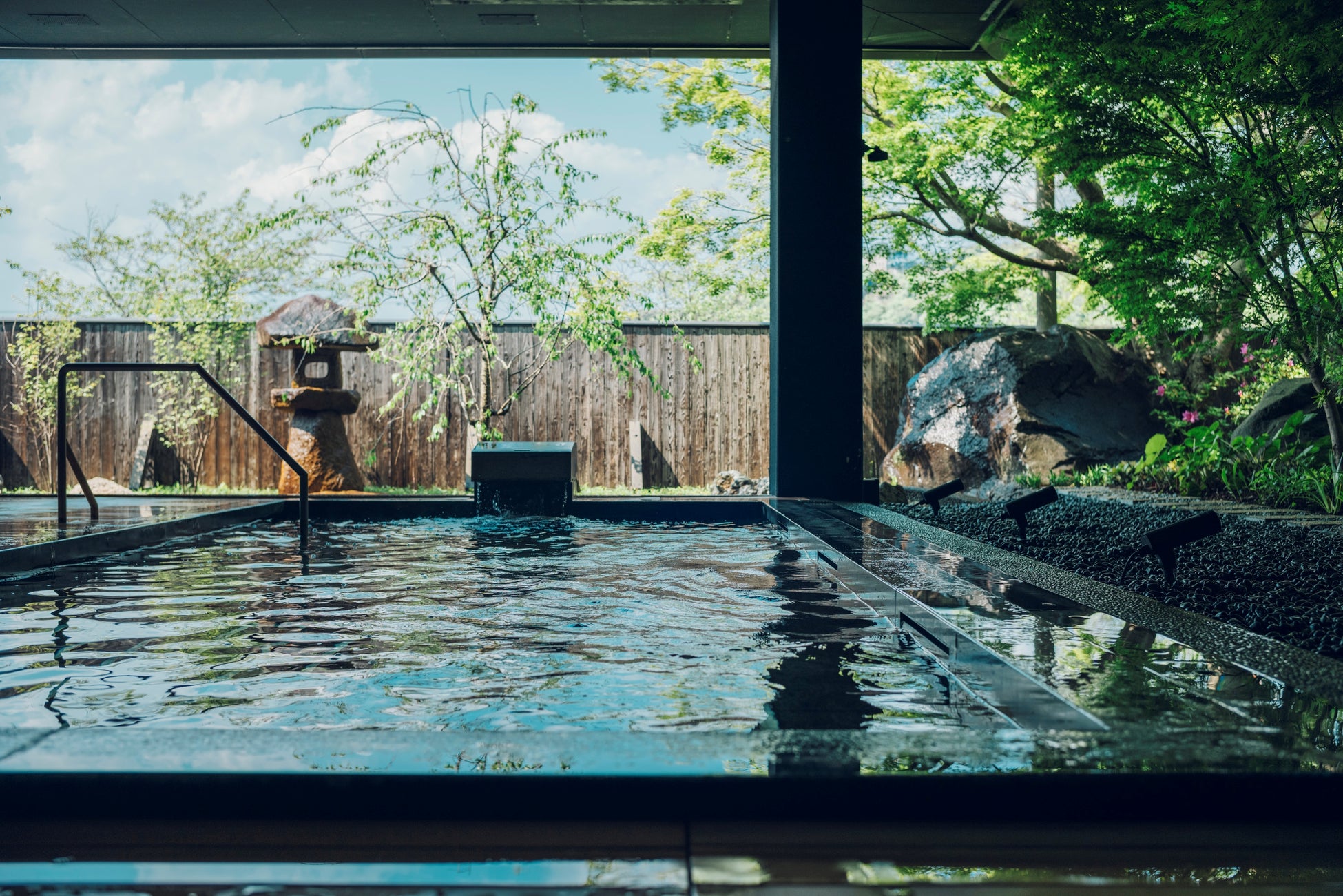 花王「melt」が、美容インフルエンサー「丸の内OLの憂鬱さん」管理人のXコミュニティ「全肯定甘やかし百貨店」と共創「甘やかし上手たちの、自分へのご褒美展」