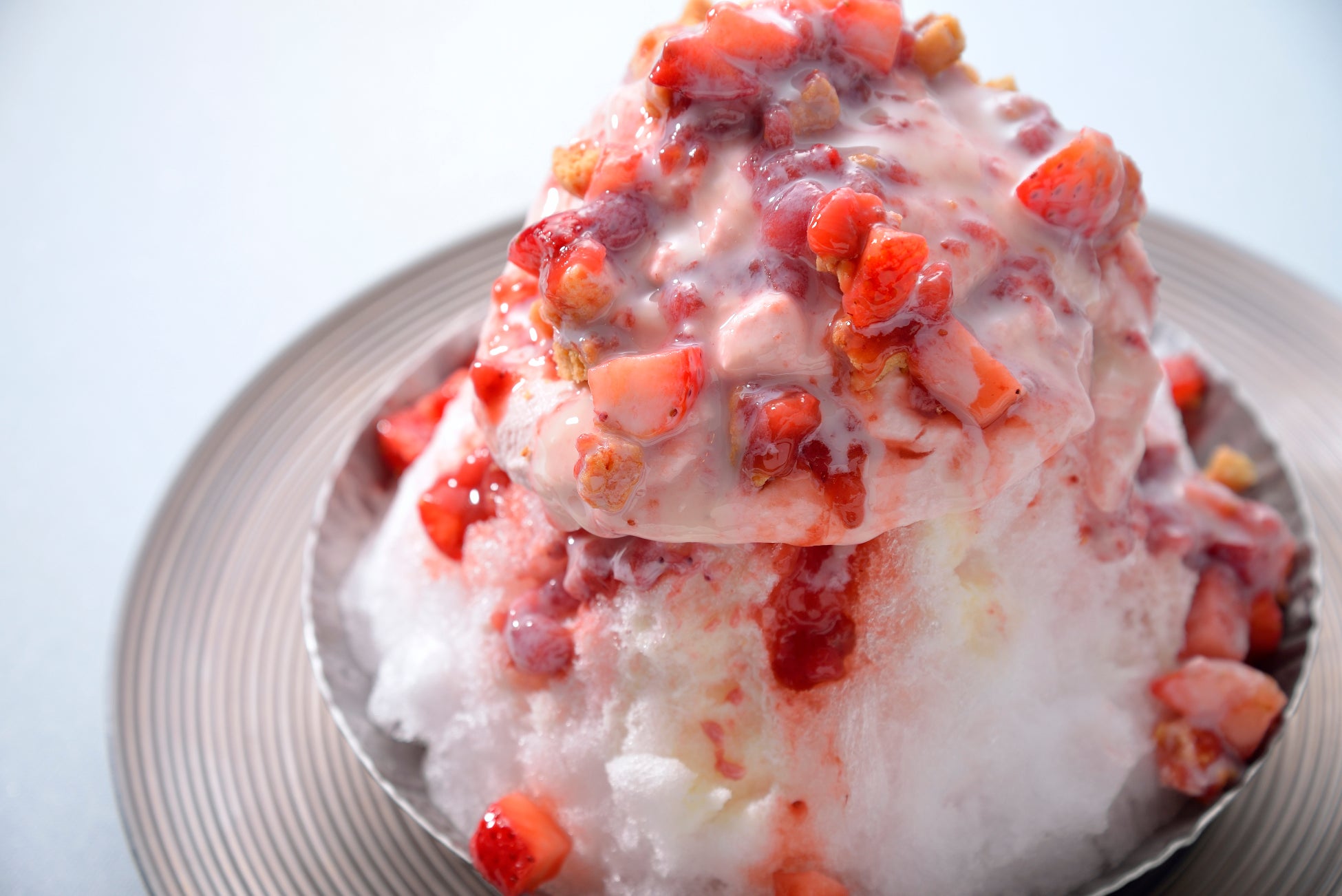 【ホテル椿山荘東京】“食べ進めるほどに変化する”デザート仕立ての新感覚かき氷が初登場　こだわりの氷とホテルの技が織りなす贅沢かき氷2種　6月6日よりスタート