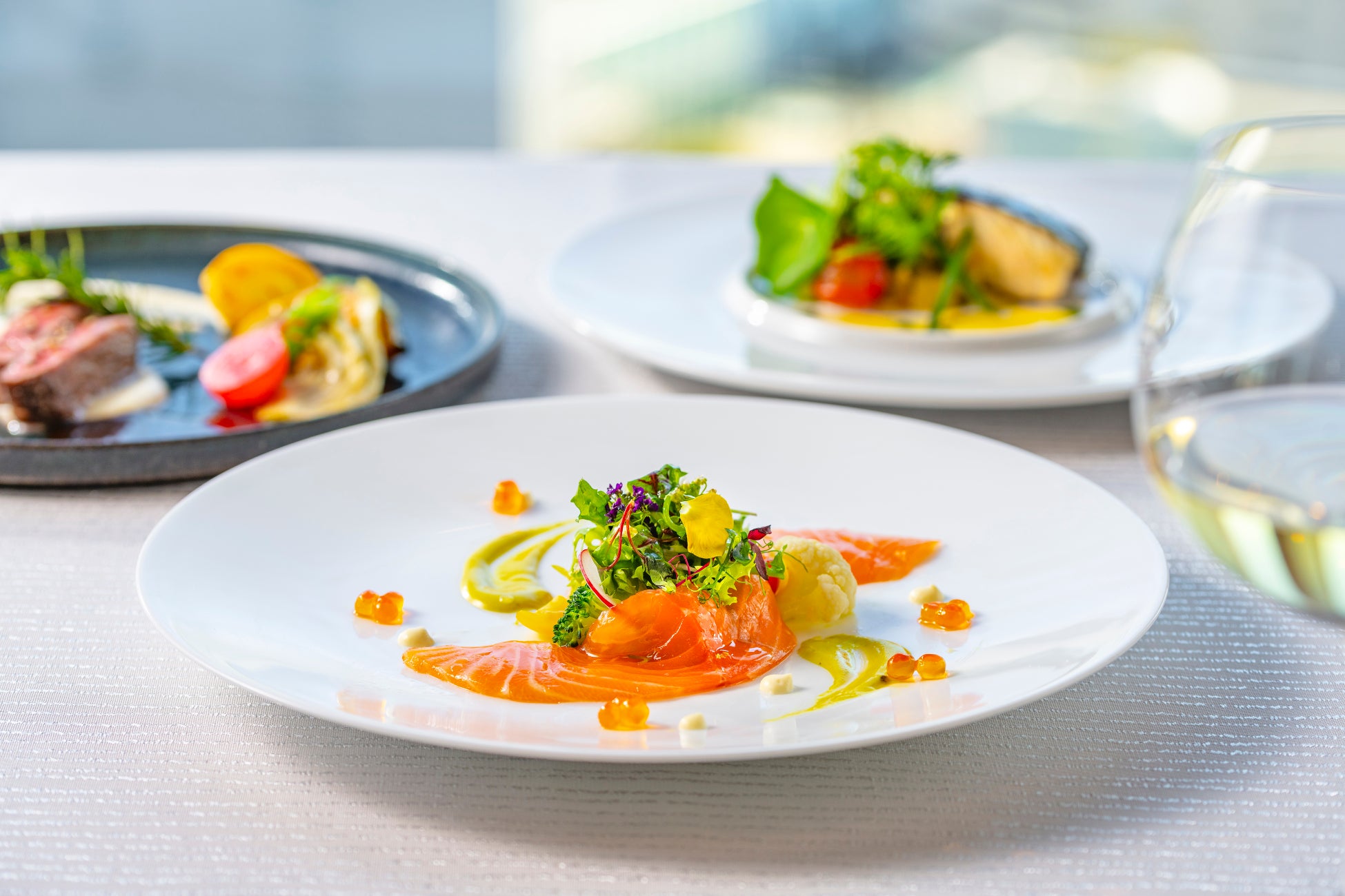 絶景×美食で贈る「母の日」　カーネーションやメッセージデザートプレート付き　横浜で楽しむ特別ランチ＆ディナープラン