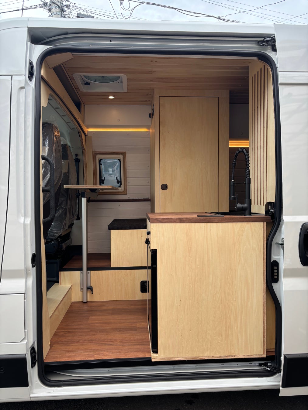 フィアット・デュカト（Fiat Ducato）のフルカスタムキャンピングカー製作を本格開始