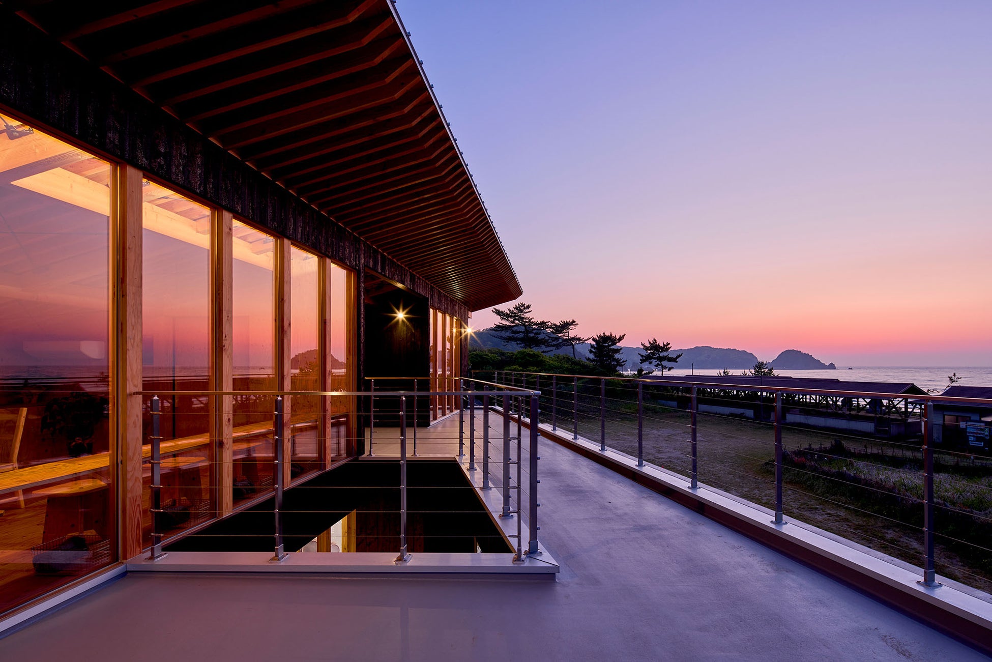 「鳥取の絶景カフェ建築が欧州主要デザイン賞を横断受賞、ELLEで世界的建築家と並び掲載」