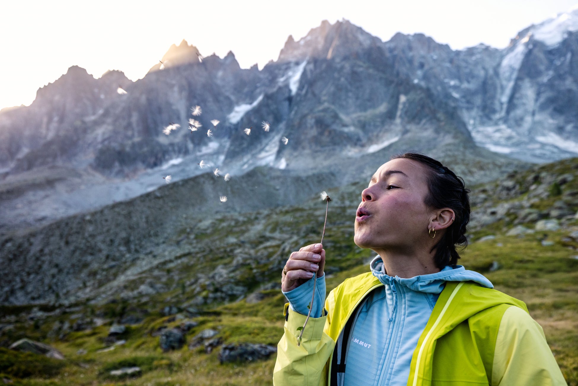 マムート 福岡天神がオープン1周年を記念して1st Anniversaryキャンペーンを開催。店内には購入者を対象にしたオリジナルアイテムが当たる「マムート・カプセルトイ」を設置。