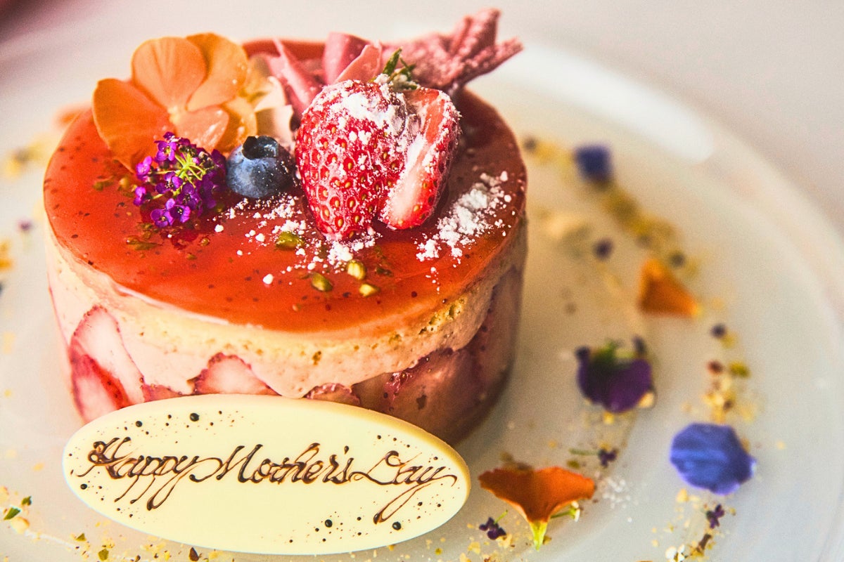 【母の日プラン限定】花束のような特別なケーキ「フレジエ アン フルール」を提供｜ホテル&レジデンス六本木