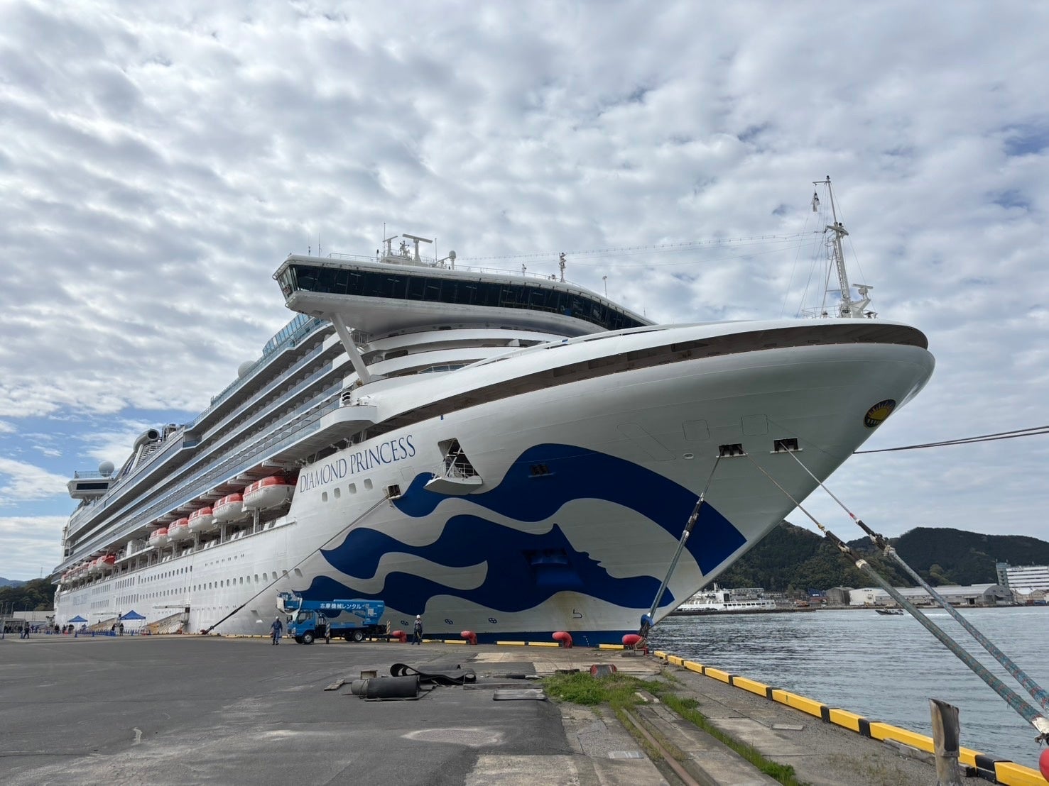 京都舞鶴港に大型クルーズ船ダイヤモンド・プリンセスが寄港