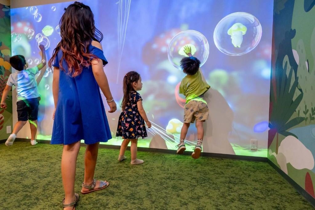 ブッキング・ドットコム、2026年GWに人気の旅行先を発表！日本の旅行者の根強い国内・家族旅行志向を背景に、子どもと楽しむ体験型ステイにおすすめのユニークな宿に注目