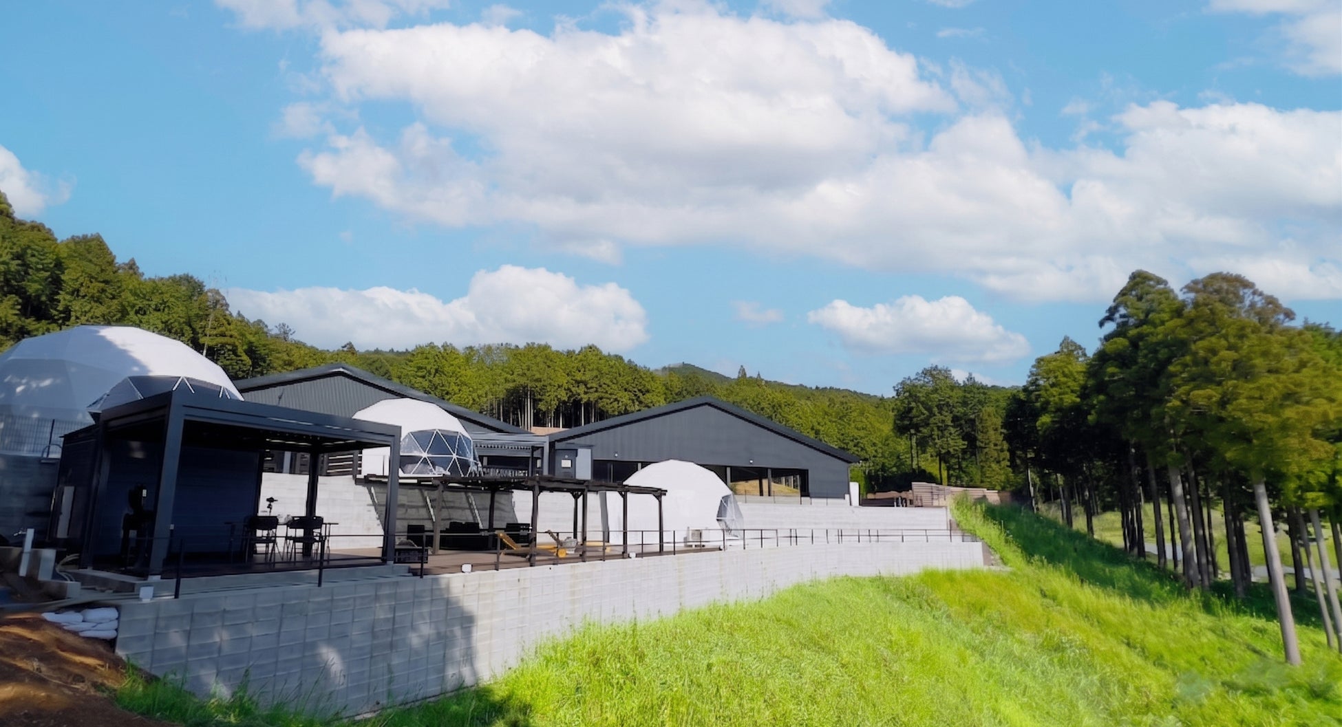 3月開業の「glamparkさるびの温泉」、伊賀上野ケーブルテレビの取材を実施