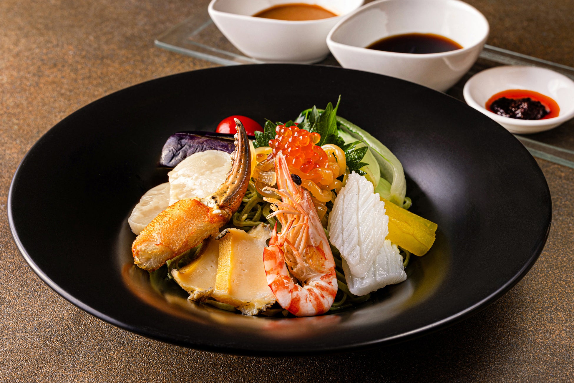 冷涼感あふれる 夏の贅沢　中国料理「彩龍」の本格冷麺が今年も登場人気の海鮮冷麺に加え、旬の国産夏野菜をたっぷり使用した新作冷麺が仲間入り