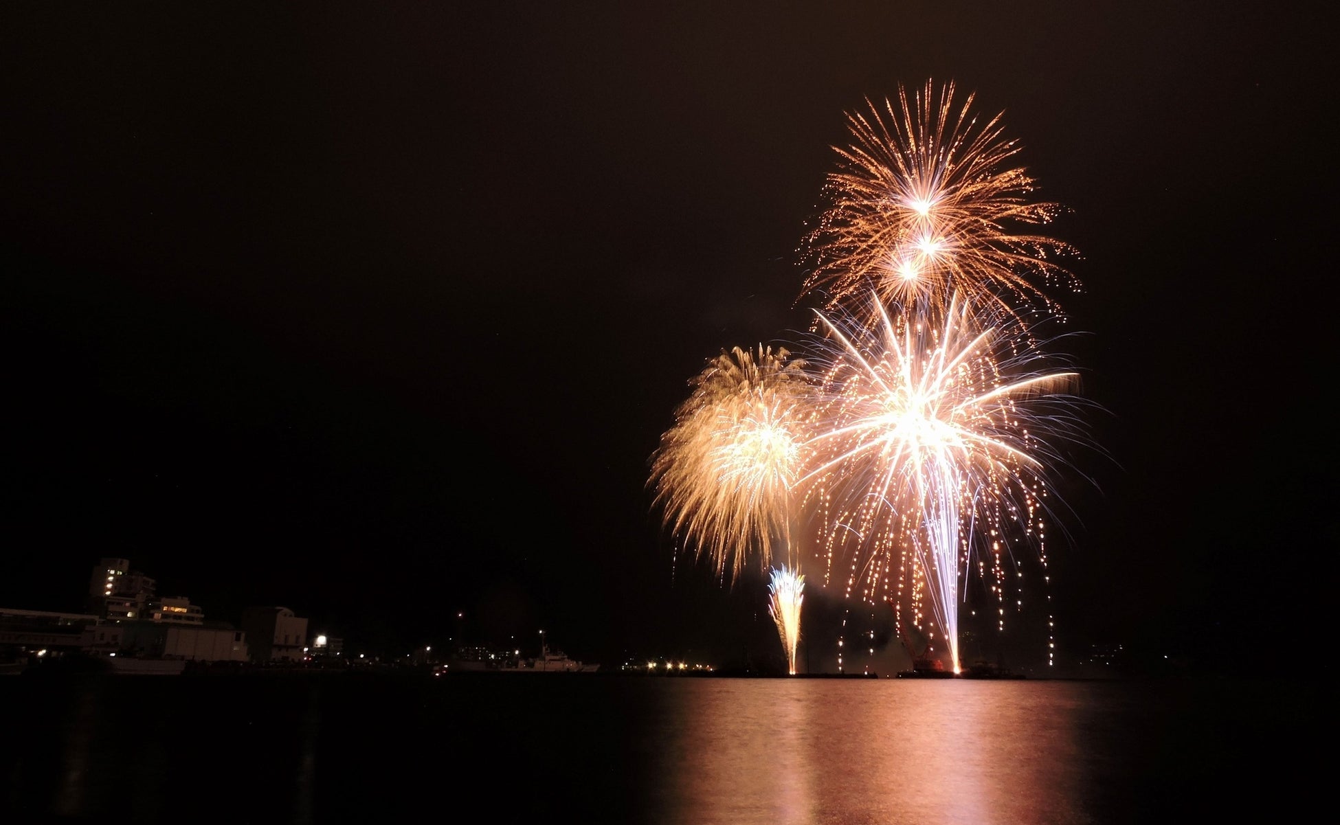 「下田プリンスホテル」「黒船祭花火大会」にあわせ、ホテルから花火海上までの宿泊者限定特別送迎バスを運行　宿泊者向けに快適な観覧環境を提供、混雑緩和と利便性向上へ結果地域ににぎわいをもたらす