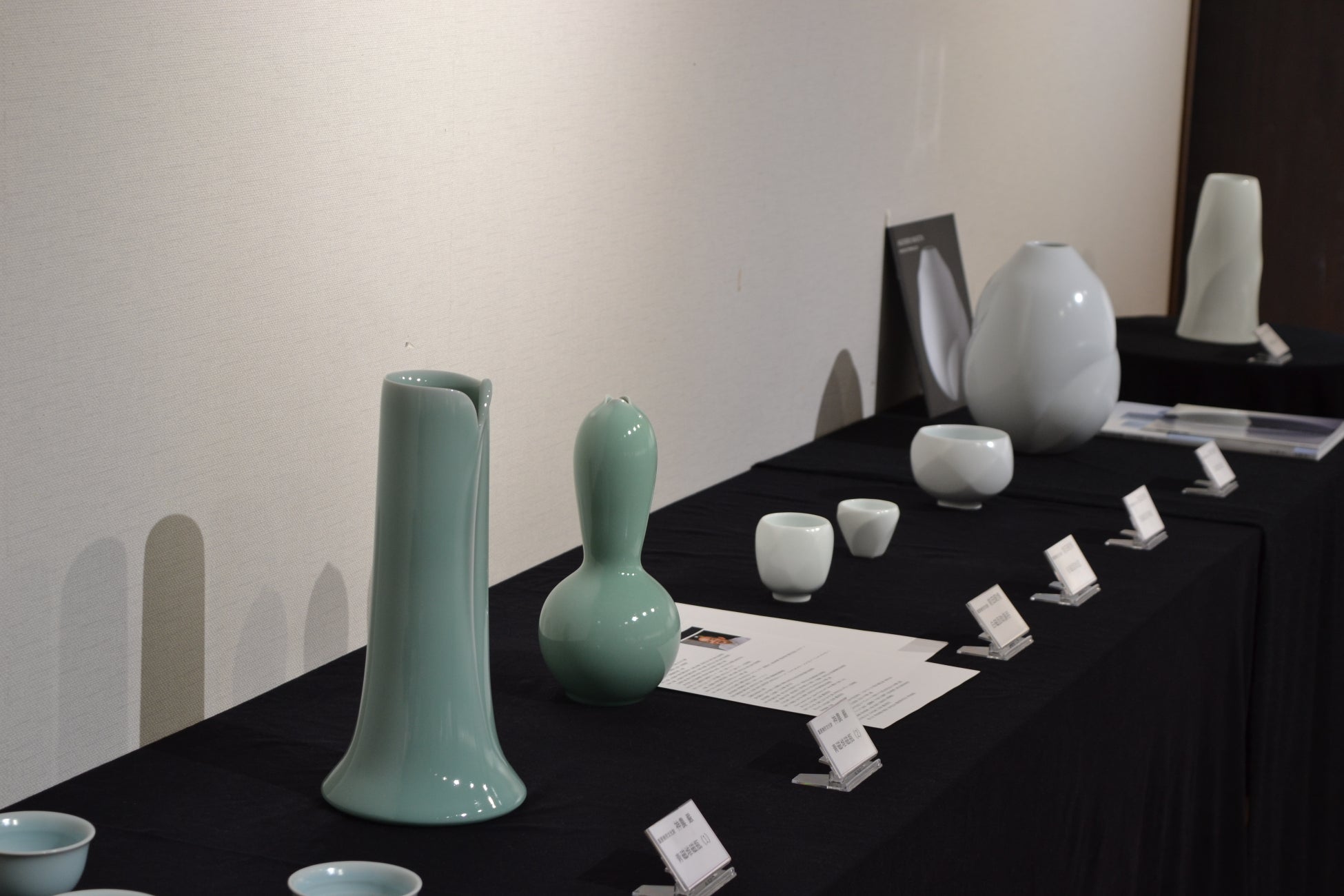 グンゼ博物苑「集蔵」30周年記念展。創業の地、京都府綾部市の人間国宝などの陶磁器名品展を開催