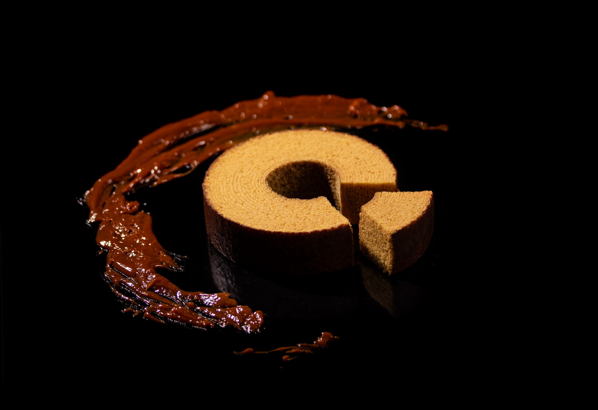 【新発売】渋谷限定ブランド「メルズキャラメルワークス」から、「キャラメルバウム」登場。手炊きカラメルの甘みとほろ苦さ、職人が丁寧に焼き重ねたほどける食感でご褒美時間を ｜ 渋谷スクランブルスクエア