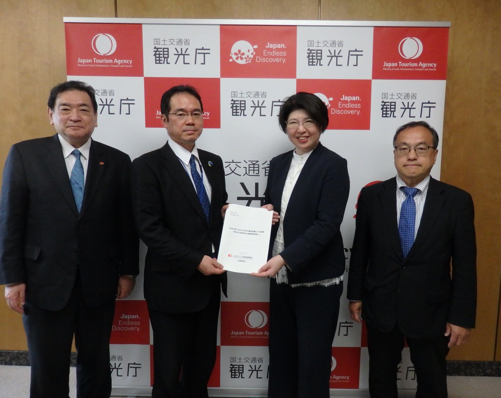 【沖縄ハーバービューホテル】半世紀の歴史が磨いた品格に、きらびやかな夜の躍動を全館改装の集大成、那覇の夜空を仰ぐ、上質なナイトプール誕生 ～2026年6月1日（月）リニューアルオープン～