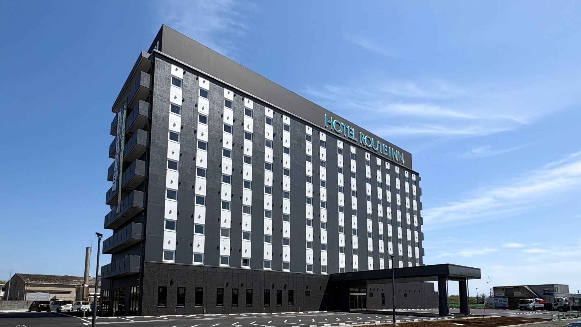 大人気シリーズが進化！SNS映え間違いなし！カラフルで巨大な虹色サメぬいぐるみ登場