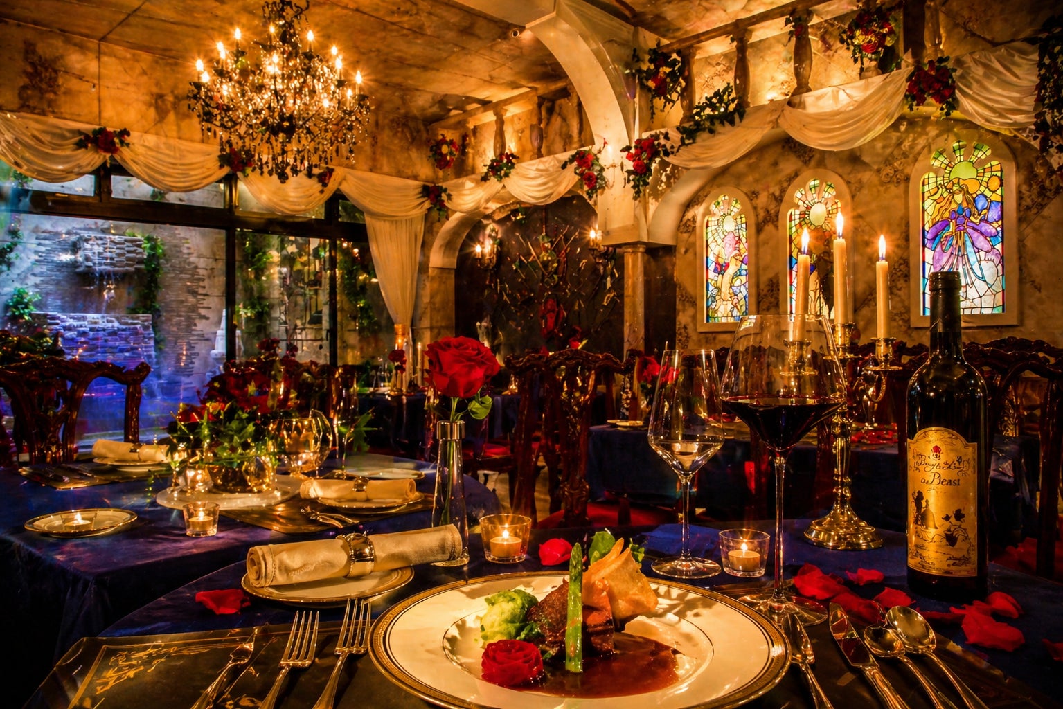 【GWの横浜デートに】記念日・誕生日にも人気美女と野獣の世界観で過ごす特別な時間