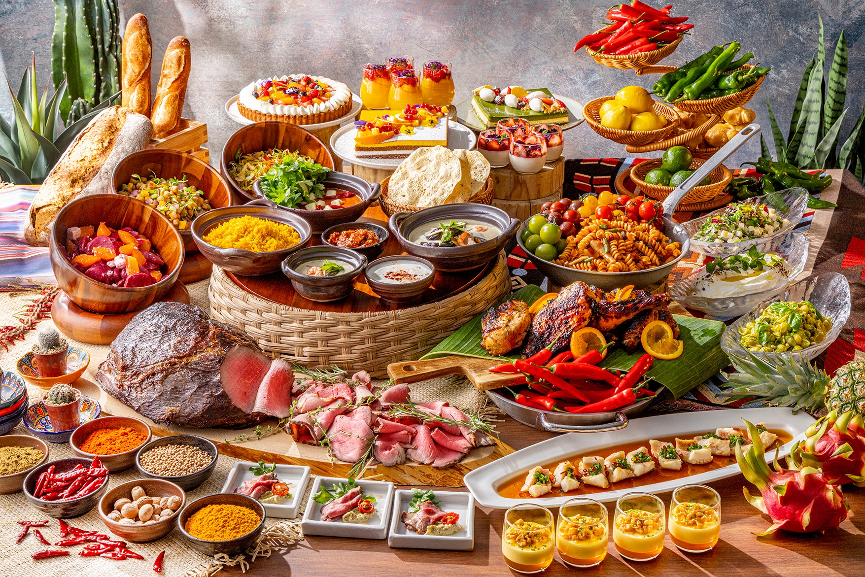 【ヒルトン東京】マーブルラウンジ『スパイスで巡る夏のランチ＆ディナービュッフェ』