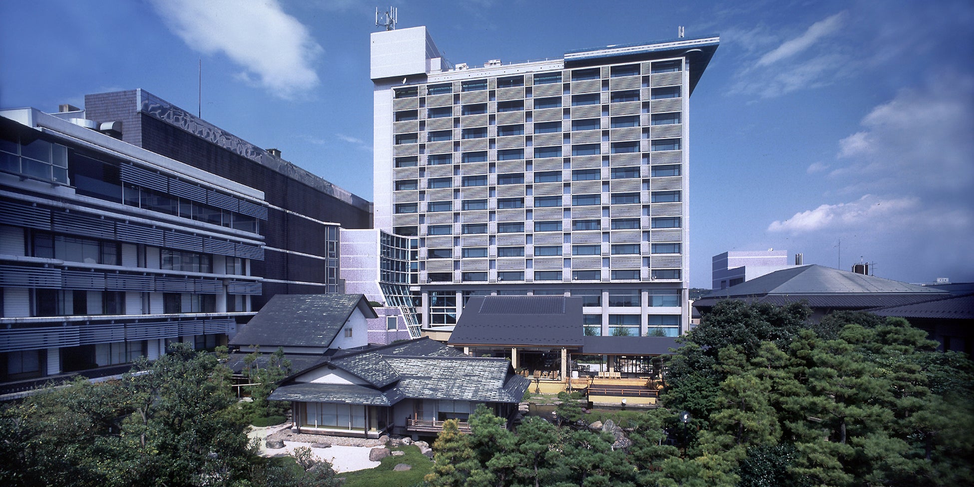 【福井県内旅館初】グランディア芳泉、中小機構「100億円企業宣言」を公表