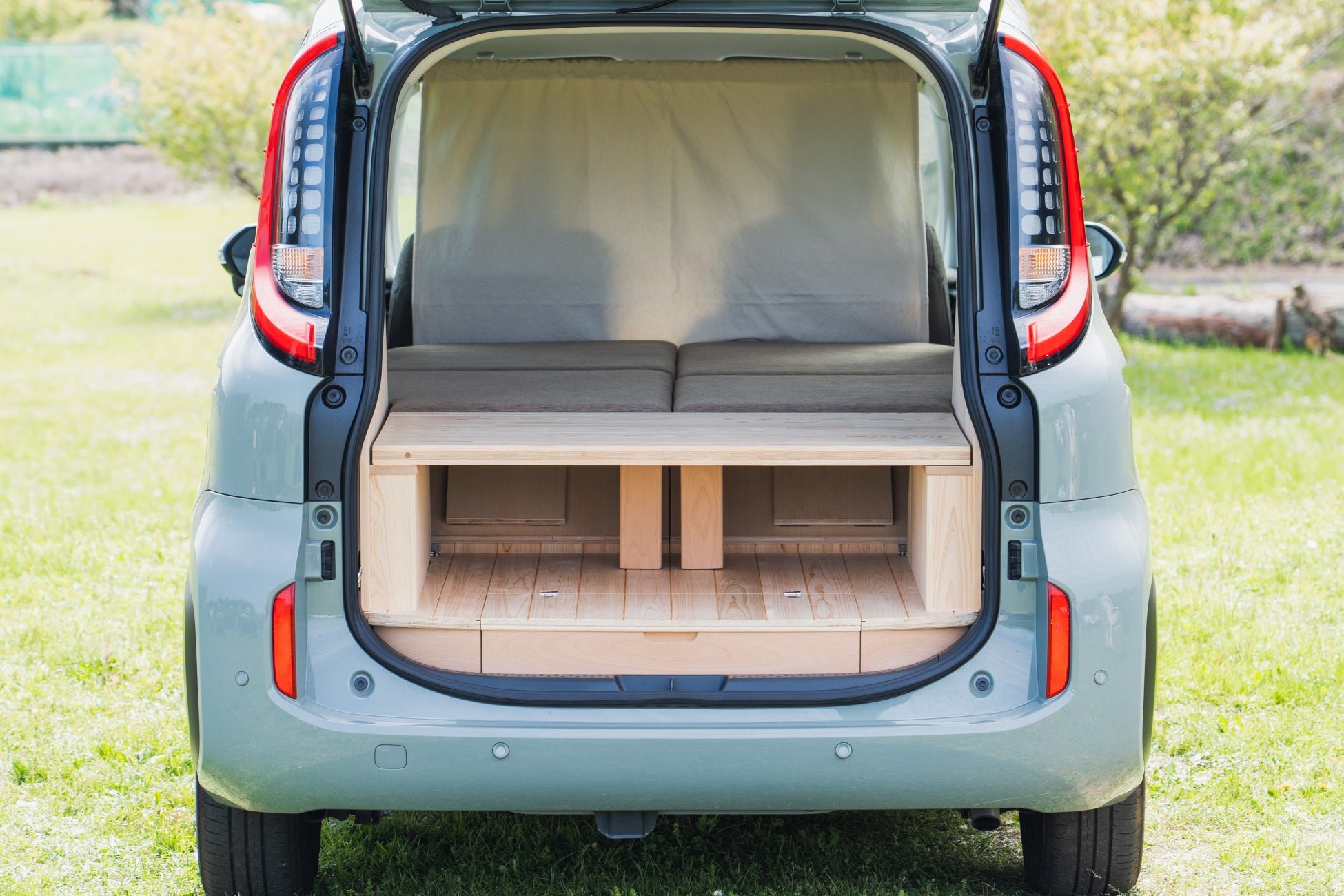 トヨタ シエンタ専用車中泊キット「VANLIFE ROOMKIT」に7人乗り用モデルが登場！