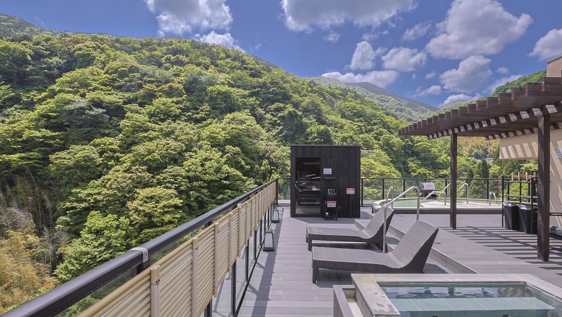 【奥湯河原温泉 山翠楼 SANSUIROU】客室チェックインでスムーズで快適な滞在体験をご提供