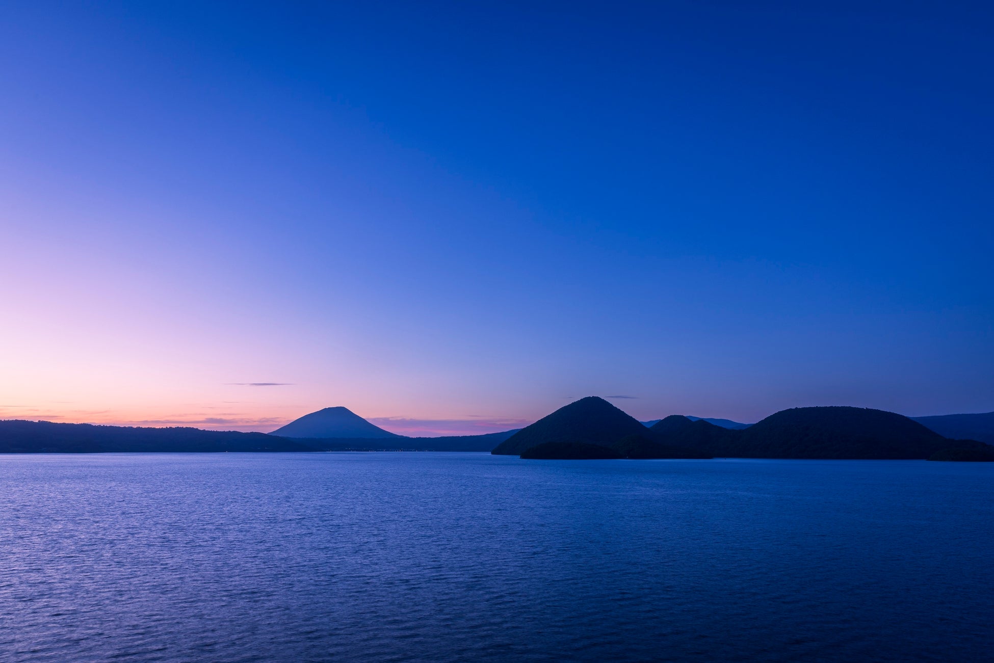 洞爺湖の空と湖が最も美しく移ろう──新演出「空のあわい」を開始【BOUROU　LAKE　TOYA/洞爺湖温泉】