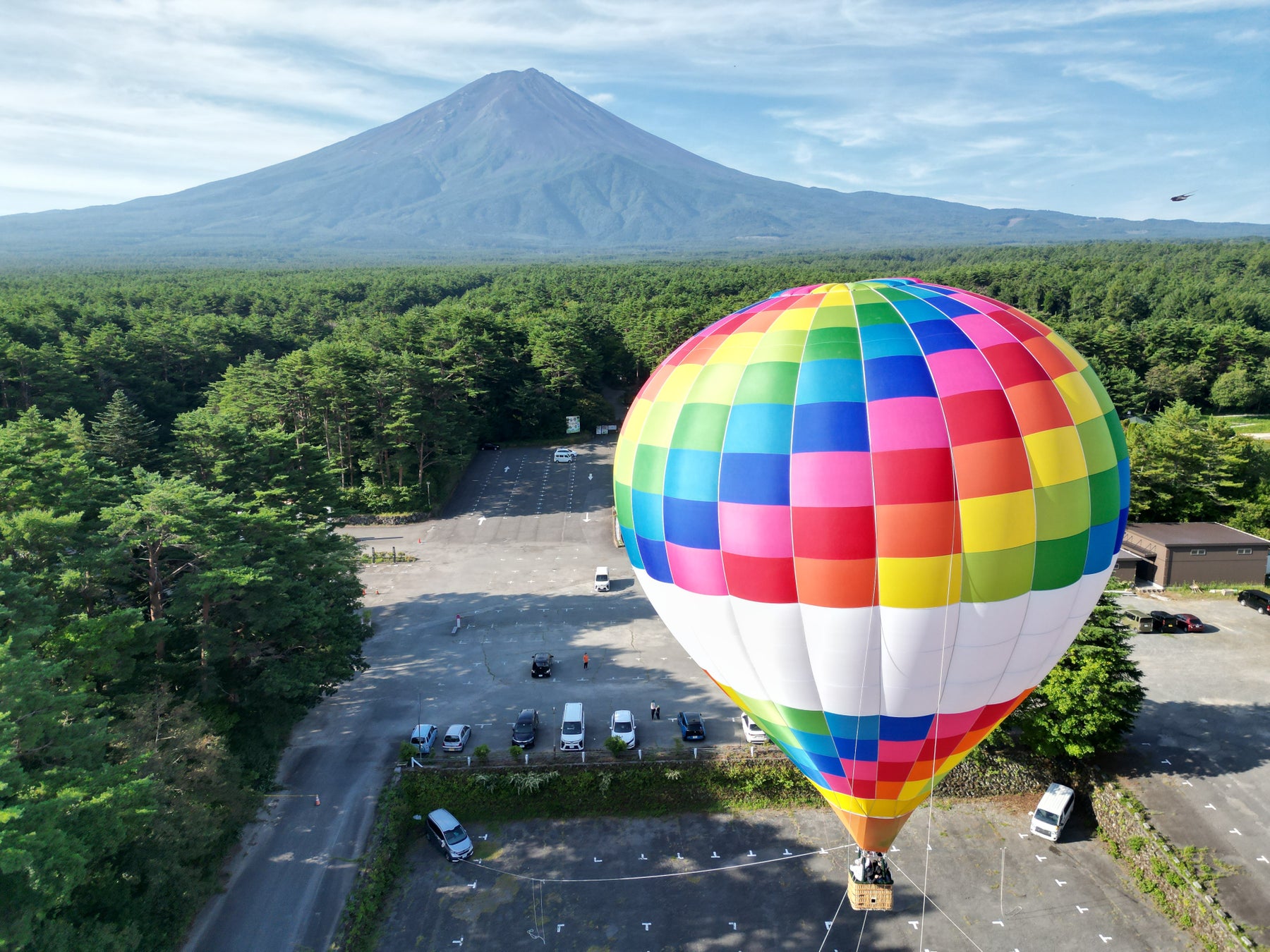 熱気球に乗って新緑の富士山を堪能！搭乗体験イベントを5/30（土）は「富士山パーキング」、5/31（日）は「富士すばるランド」で開催！5/30が雨天中止の場合でも5/31へ振替参加OK！