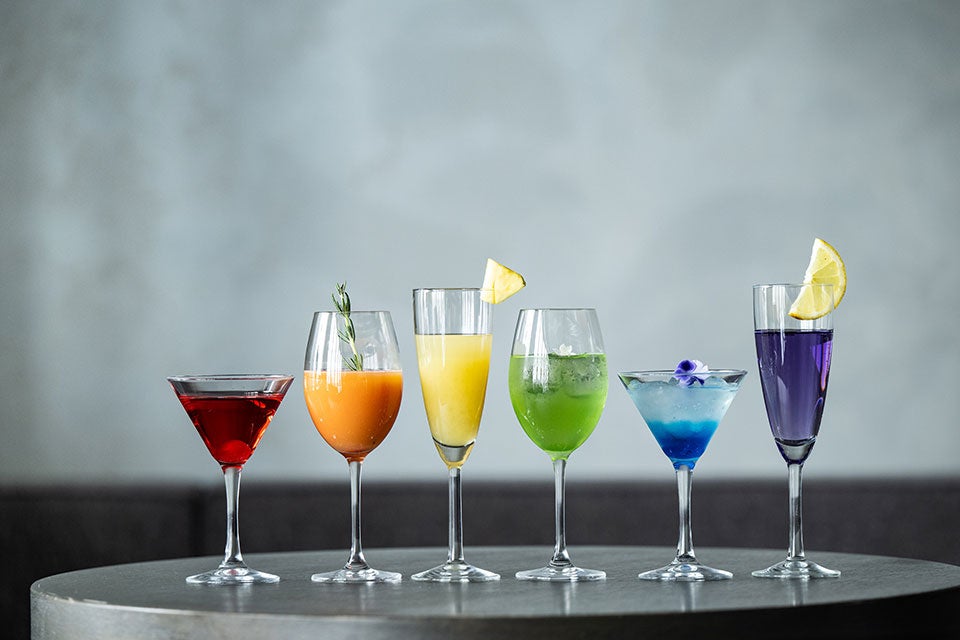“虹色の乾杯”でLGBTQ+への理解と支援を。大阪エクセルホテル東急、多様性のシンボルを表現した6色のカクテルを「プライド月間」に販売。～売上の一部は支援団体へ寄付～