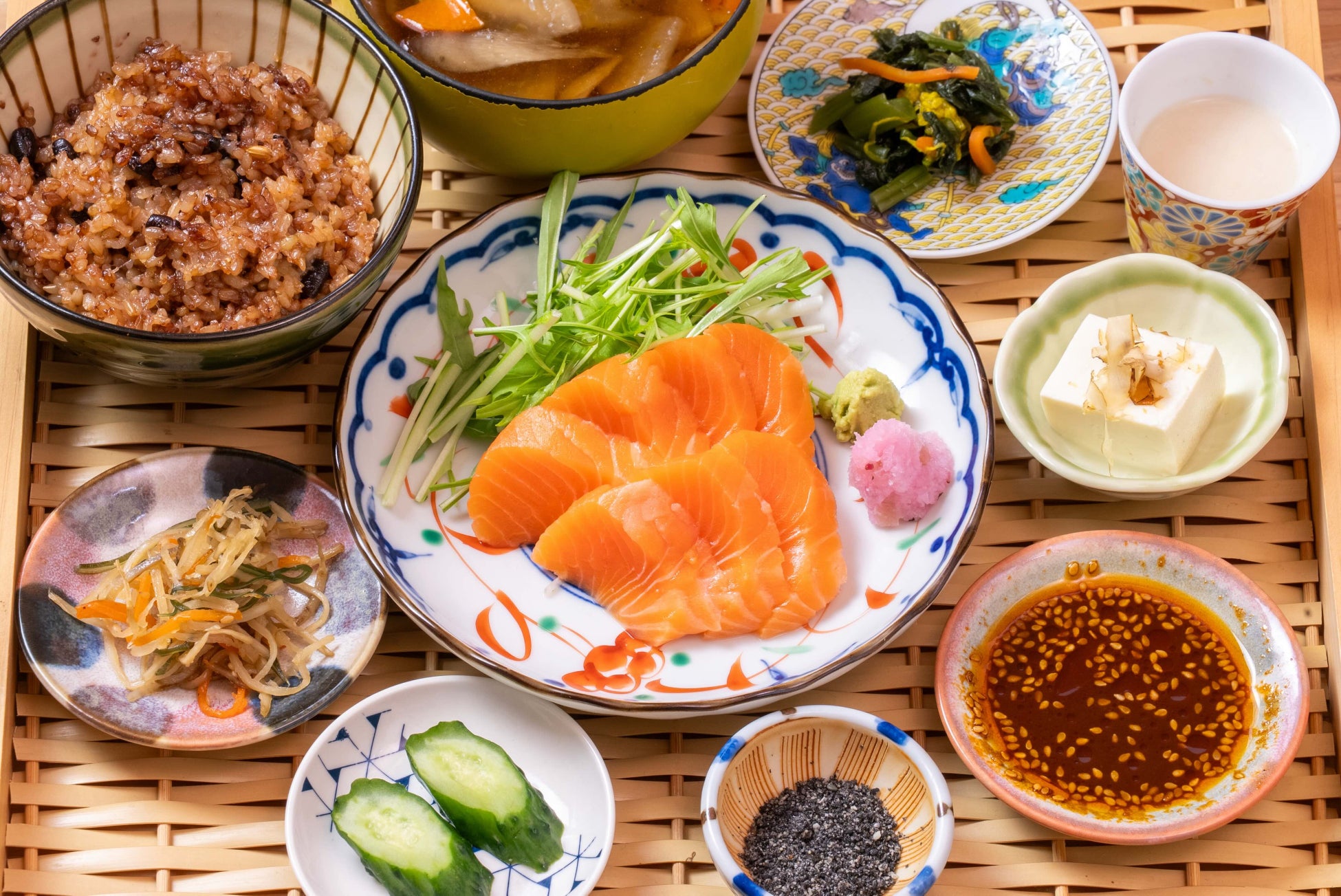 おふろcafe 白寿の湯が2026年5月29日に食事メニューを大幅リニューアル！　埼玉の和牛や陸上養殖うなぎなど、周辺地域の食材を使ったメニューがより充実