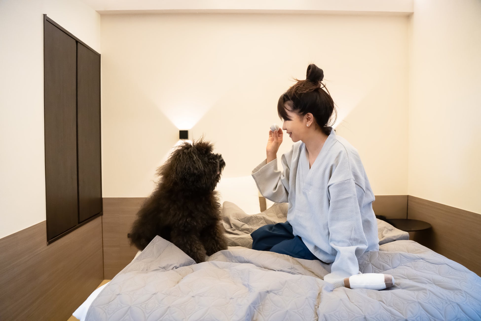 「あさま空山望」に愛犬との一人旅プランが誕生　初夏の北軽井沢の冷涼な風を満喫するドッグラン貸切や、添い寝ができるベッドを備え「あなたと愛犬のメモリアルステイプラン」を6月18日（木）より提供開始