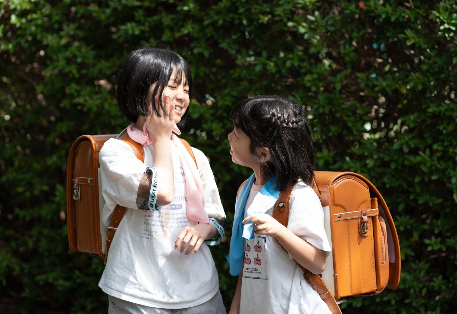 猛暑の登下校に“ランドセル冷感タオル”という新習慣。4ヶ月で36,000個売れた「ふりふり冷感君」シリーズから、子供の熱中症対策に使えるキッズタオルが登場