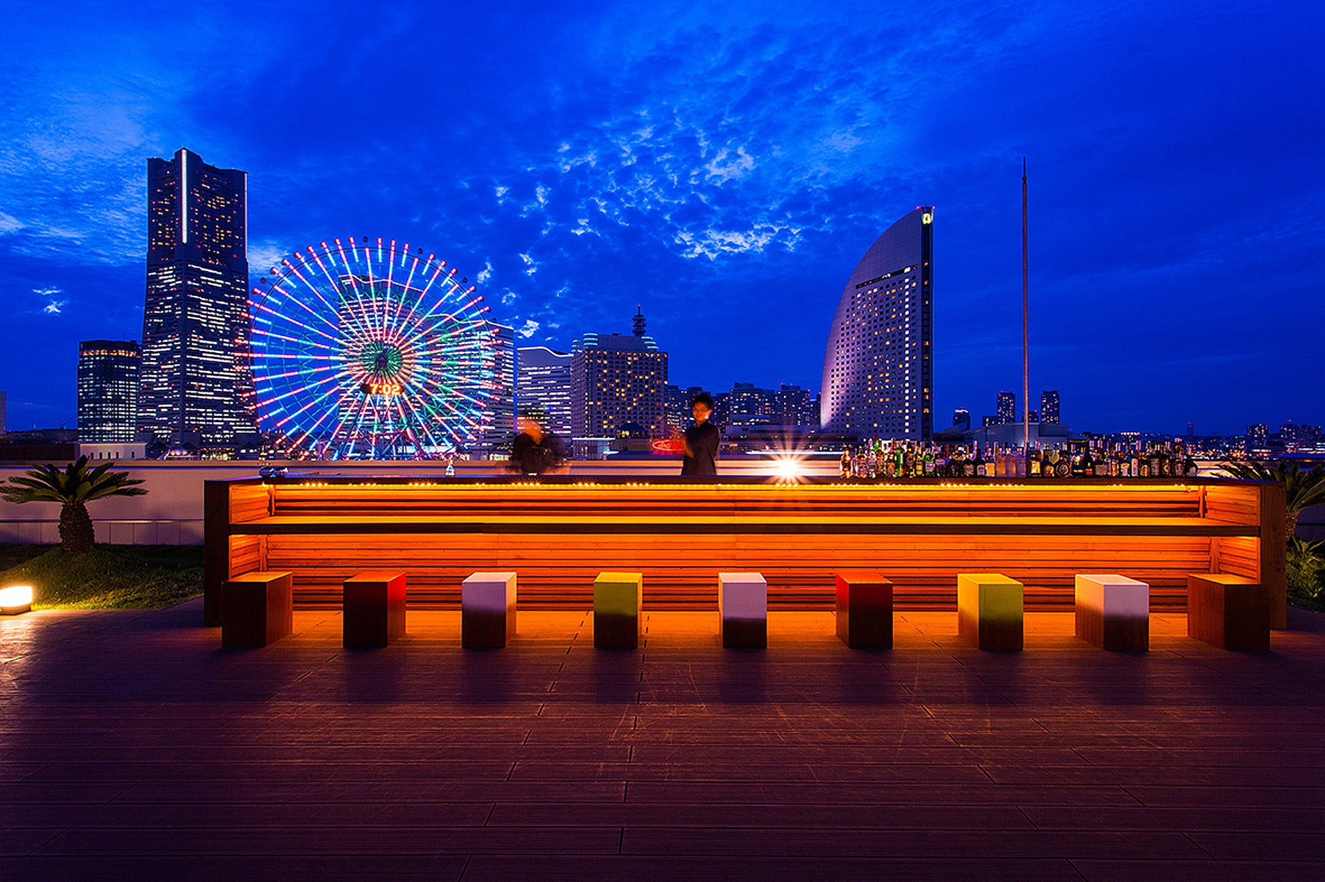 【夏季・週末限定】みなとみらいの絶景を一望するルーフトップバー「THE OCEAN’S BAR」がOPEN｜グランドオリエンタルみなとみらい