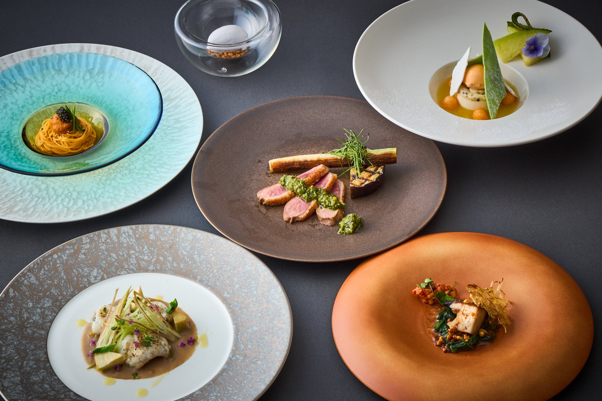 【ホテル朝食で夏のフルーツを楽しむ】全国のコンフォートホテルの無料朝食に「ミックスベリー・ピーチ・マンゴー・パイナップル」などを使った4種の夏限定スムージーが6月1日(月)より登場