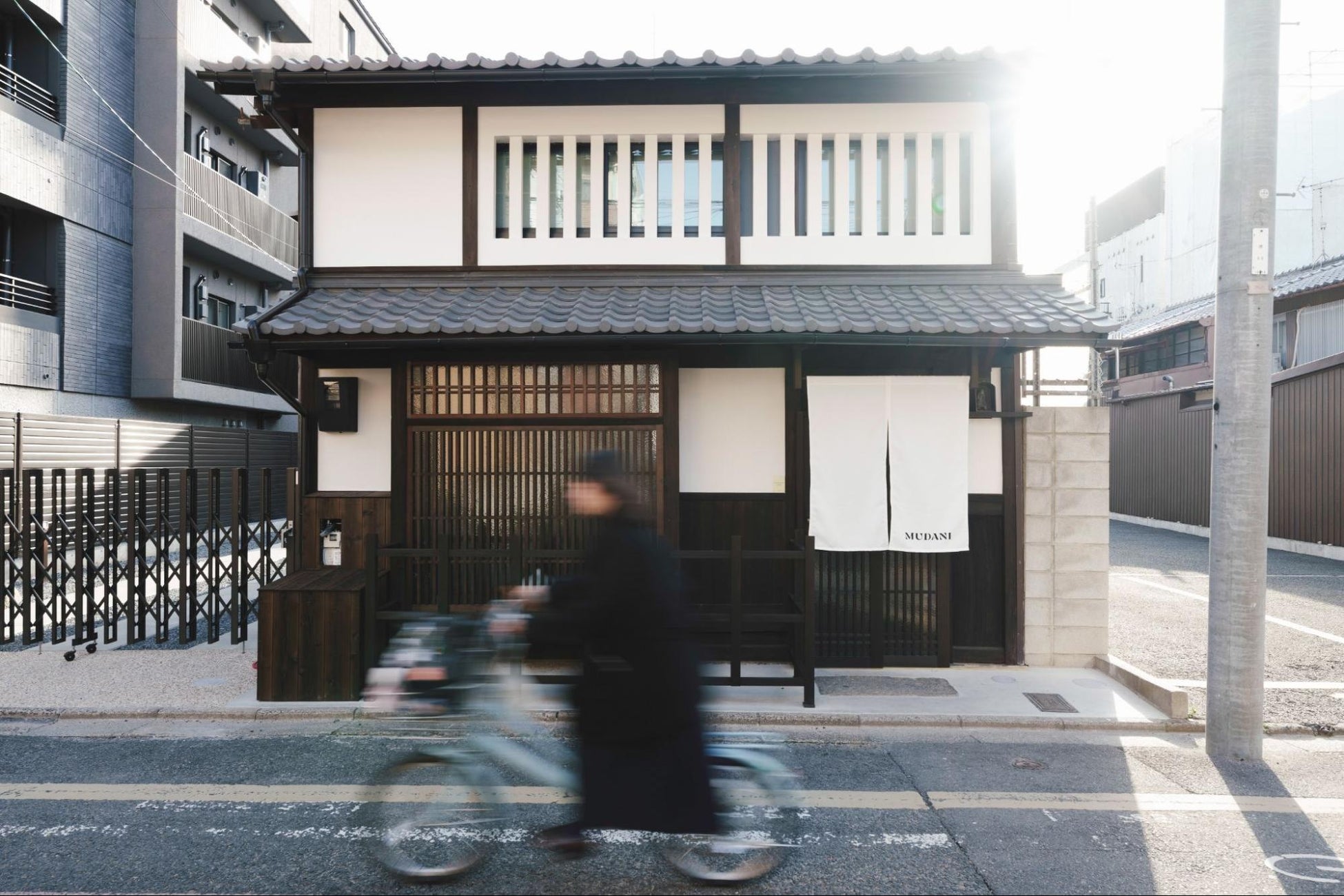 株式会社MUDANI、京都・御所にお風呂ラウンジと庭を楽しむ町家一棟貸しの宿「MUDANI 達磨町」をオープン