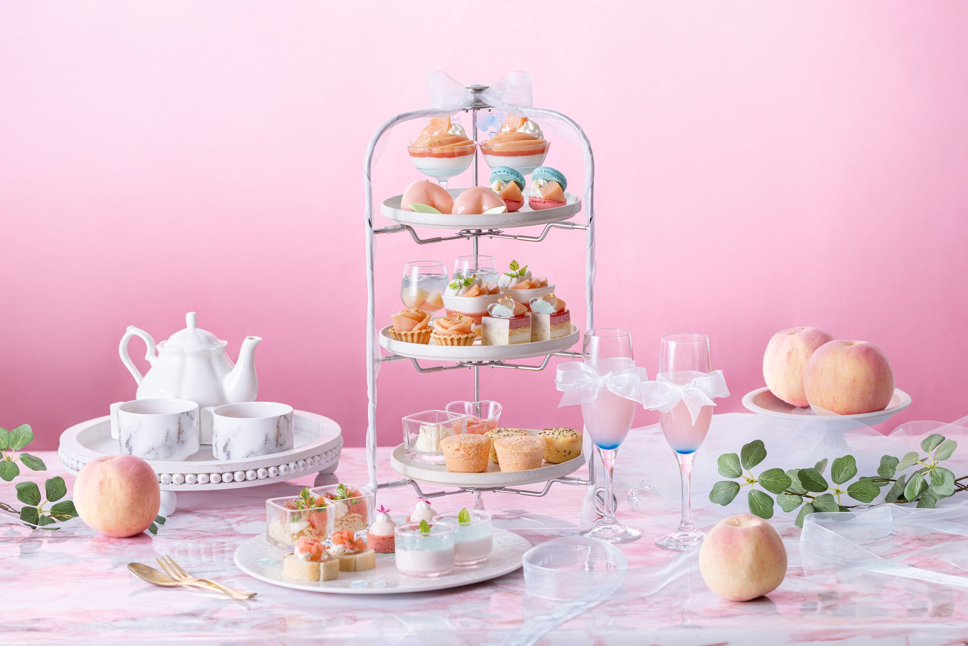 【川越プリンスホテル】みずみずしく甘い香りが魅了する、桃尽くしの「Peach Afternoon Tea Set～Pink&Aqua Blue～」を販売