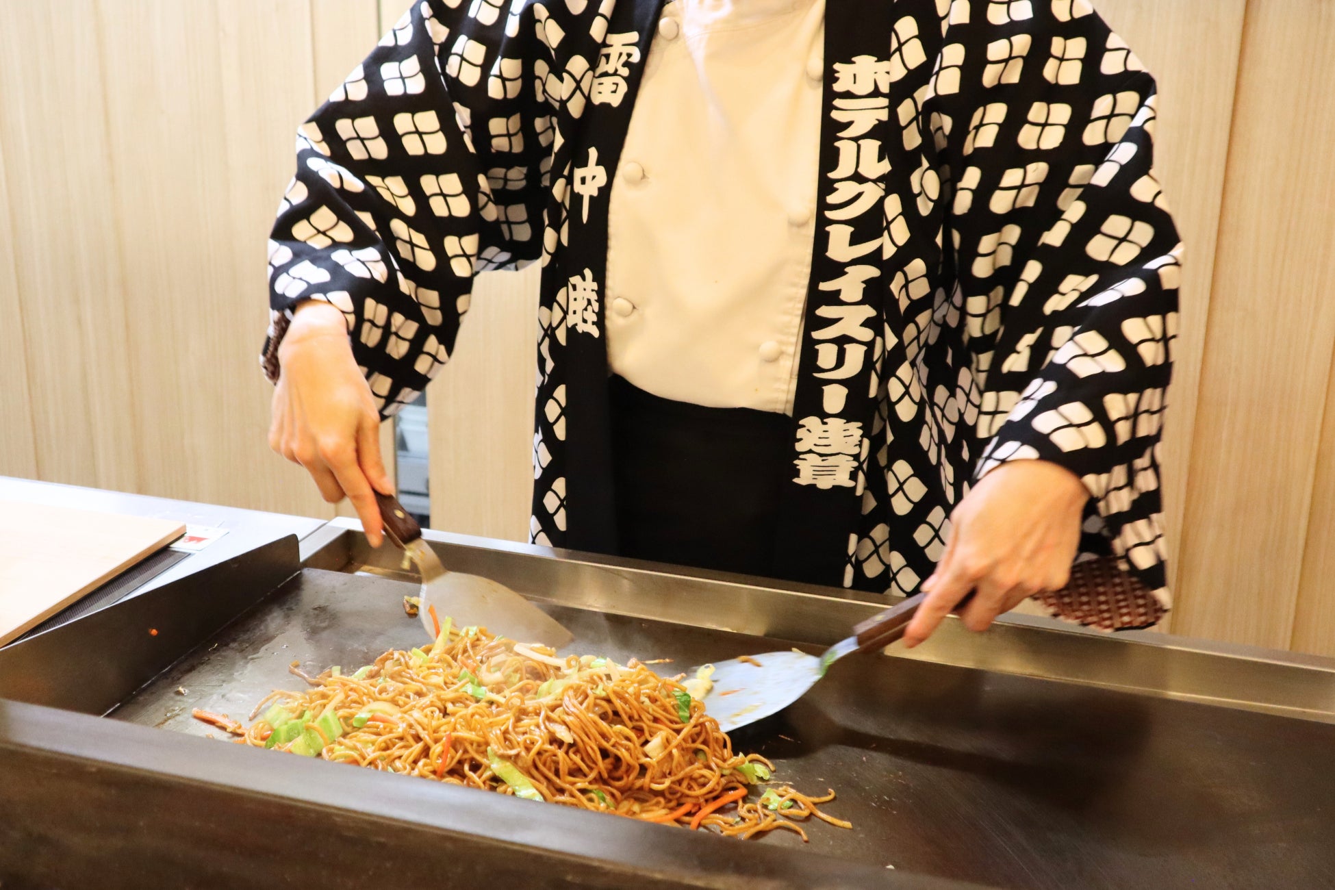 【ホテルグレイスリー浅草】朝食ビュッフェ6月1日（月）リニューアル 　「鉄板焼きそば」で朝から浅草らしいお祭り気分を“食”で体験
