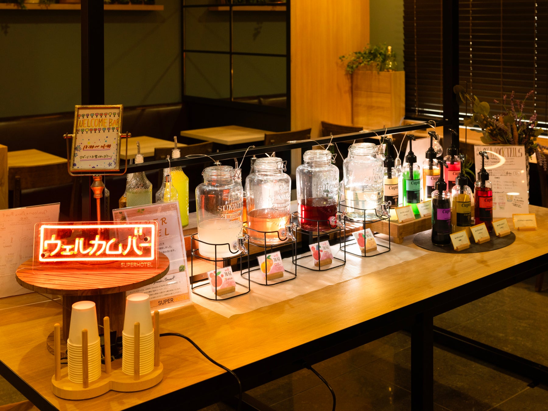 【コートヤード・バイ・マリオット 東京ステーション】東京ビーフサーロイン200gの迫力、夏を彩る贅沢バーガー「LAVAROCK 東京ビーフ ハイスタックバーガー」を発売