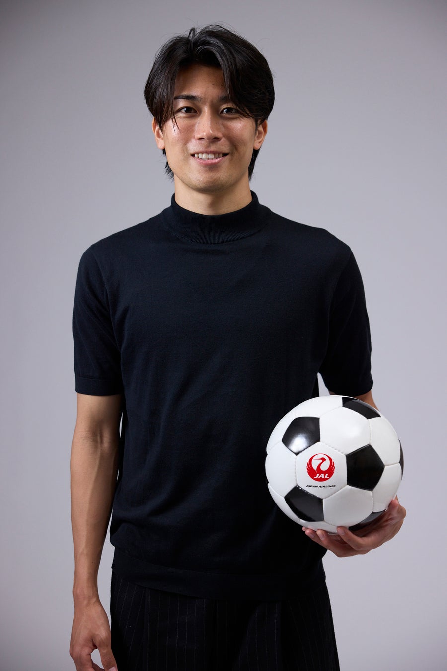 JAL、プロサッカー中村敬斗選手とパートナーシップ契約を締結