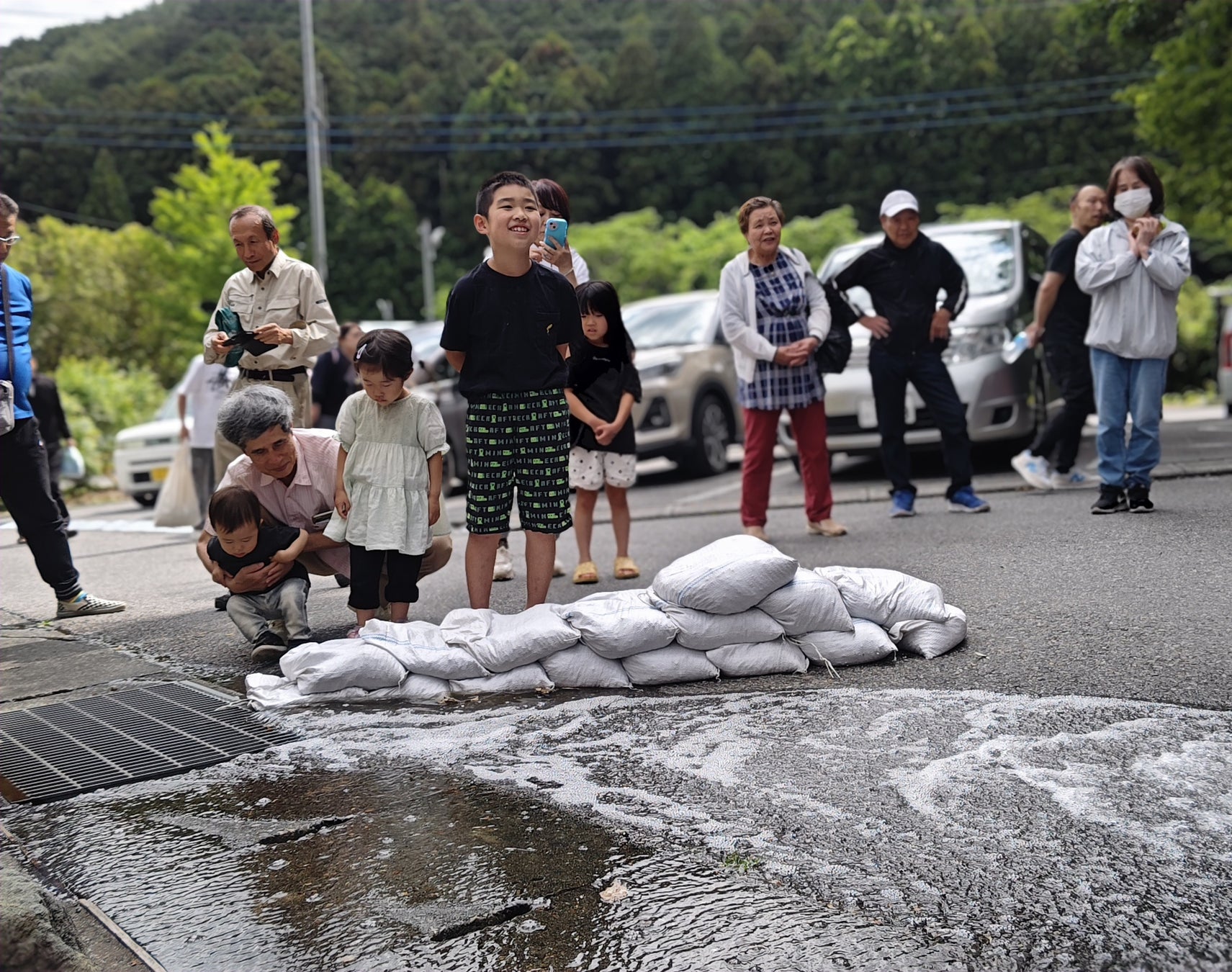 昭和レトロな温泉銭湯 玉川温泉で、梅雨や台風に備える「土嚢づくり」「地元消防署による講話や制服貸出」などの防災ワークショップを開催します