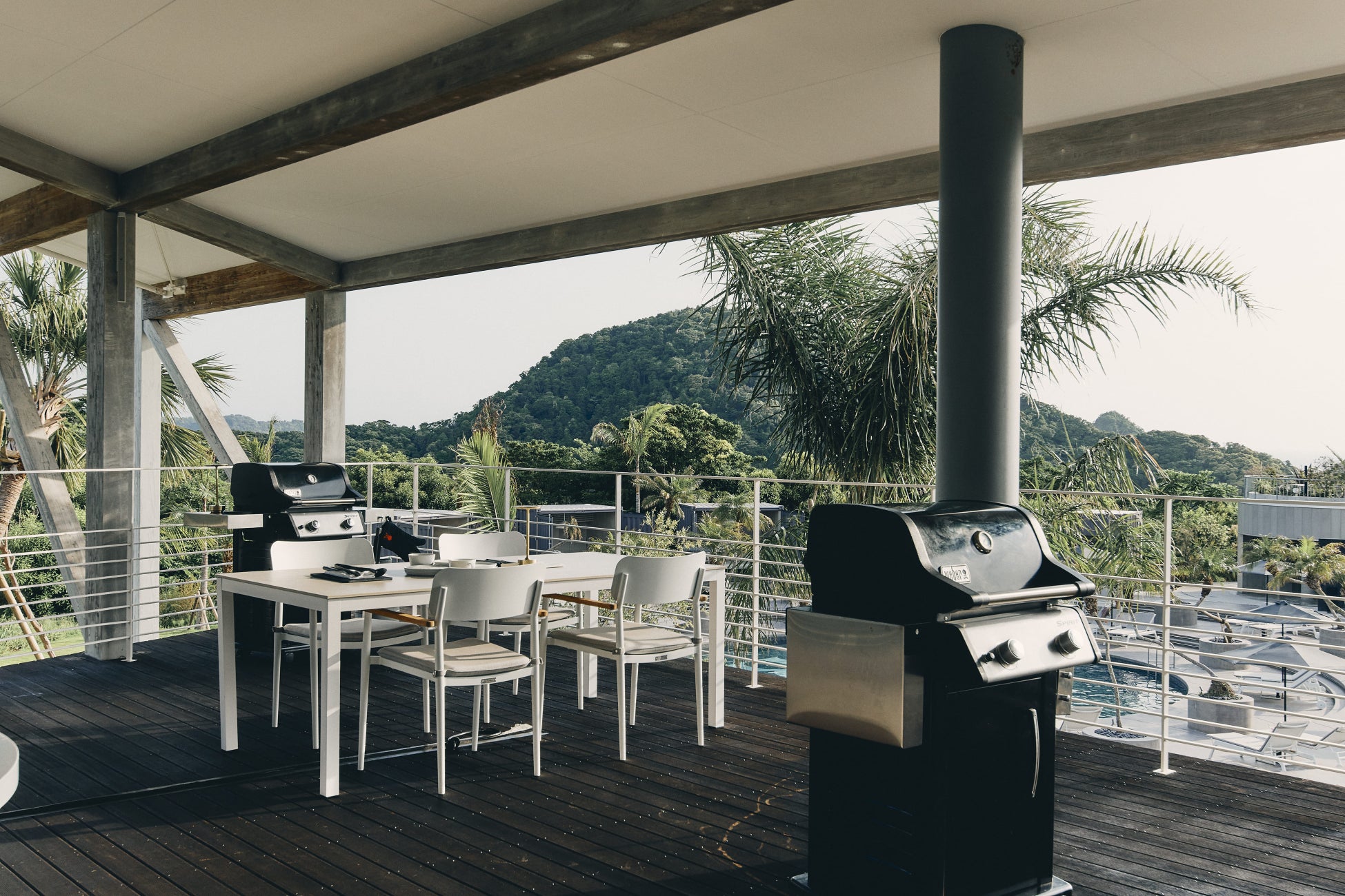 【BOTANICAL POOL CLUB】本格シーズンイン！オリジナルビール付き「日帰りBBQ」登場｜プール、サウナ、サンセット。オーシャンビューリゾートで過ごす夏