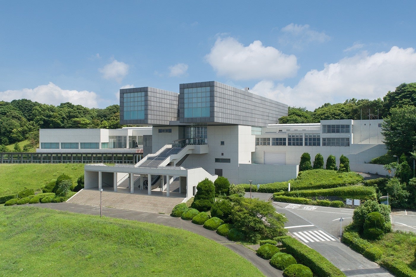 瀬戸内の美術館を巡る「橋を渡って親子でアート鑑賞」ツアーを実施します【7月25日(土)・8月1日(土)】