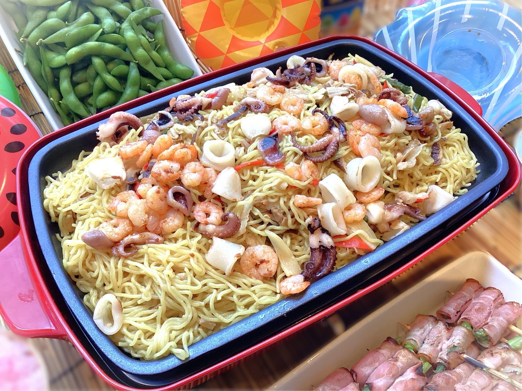 【イビススタイルズ東京ベイ】夏の朝食フェア「海の家STREATS」　　　　　　　　　　　港町ならではの海鮮やスムージーも楽しめるエンターテイメント！
