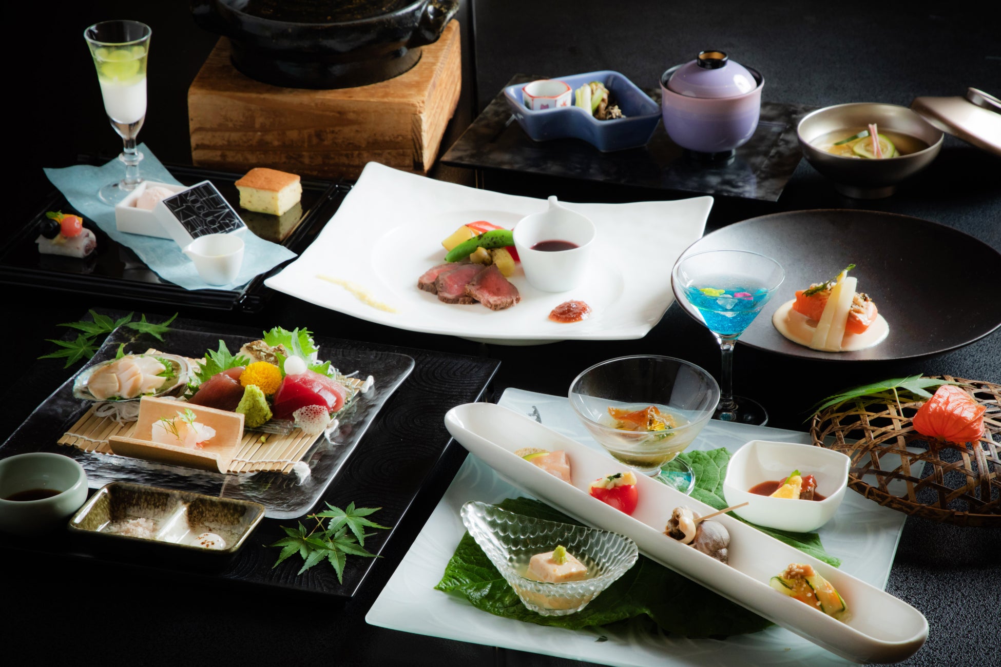 見頃を迎えたアジサイが、夜の闇に浮かび上がり光り輝く。『チームラボ ボタニカルガーデン 大阪』、作品《紫陽花の結晶》を初公開。6月7日(日)から