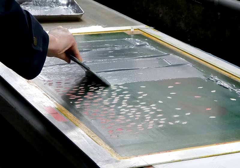 京友禅の工場で職人技に触れる「京友禅染色ワークショップ」開催中