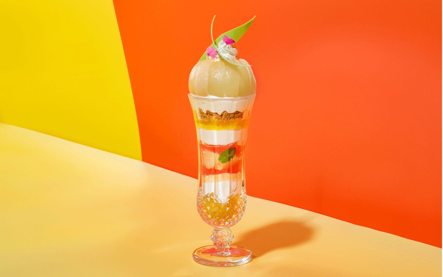 【ホテルグランヴィア岡山】ひんやり、涼しいホテルで味わう夏。岡山が誇る夏の恵みを映した「岡山県産白桃パフェ」