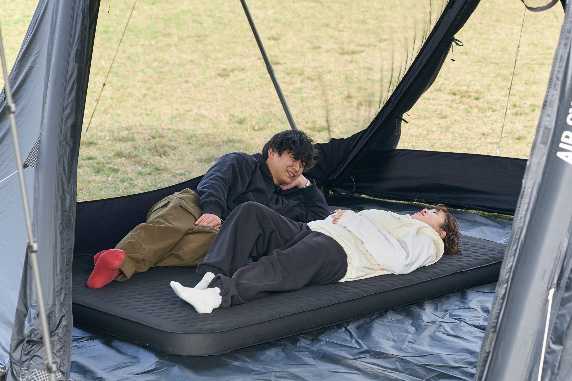 極厚10cmの寝心地はそのままに、設営・撤収をスムーズに。WAQの電動ポンプ付きキャンプマットが本日12時発売開始
