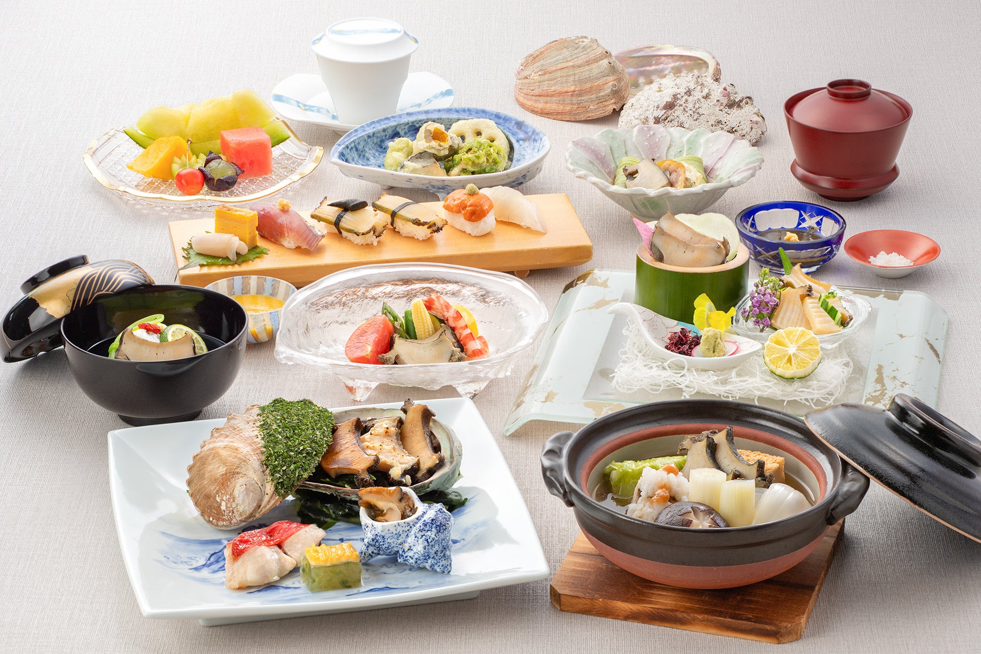 【志摩観光ホテル】季節限定　鮑を多彩な調理法で味わう「鮑づくし会席」販売