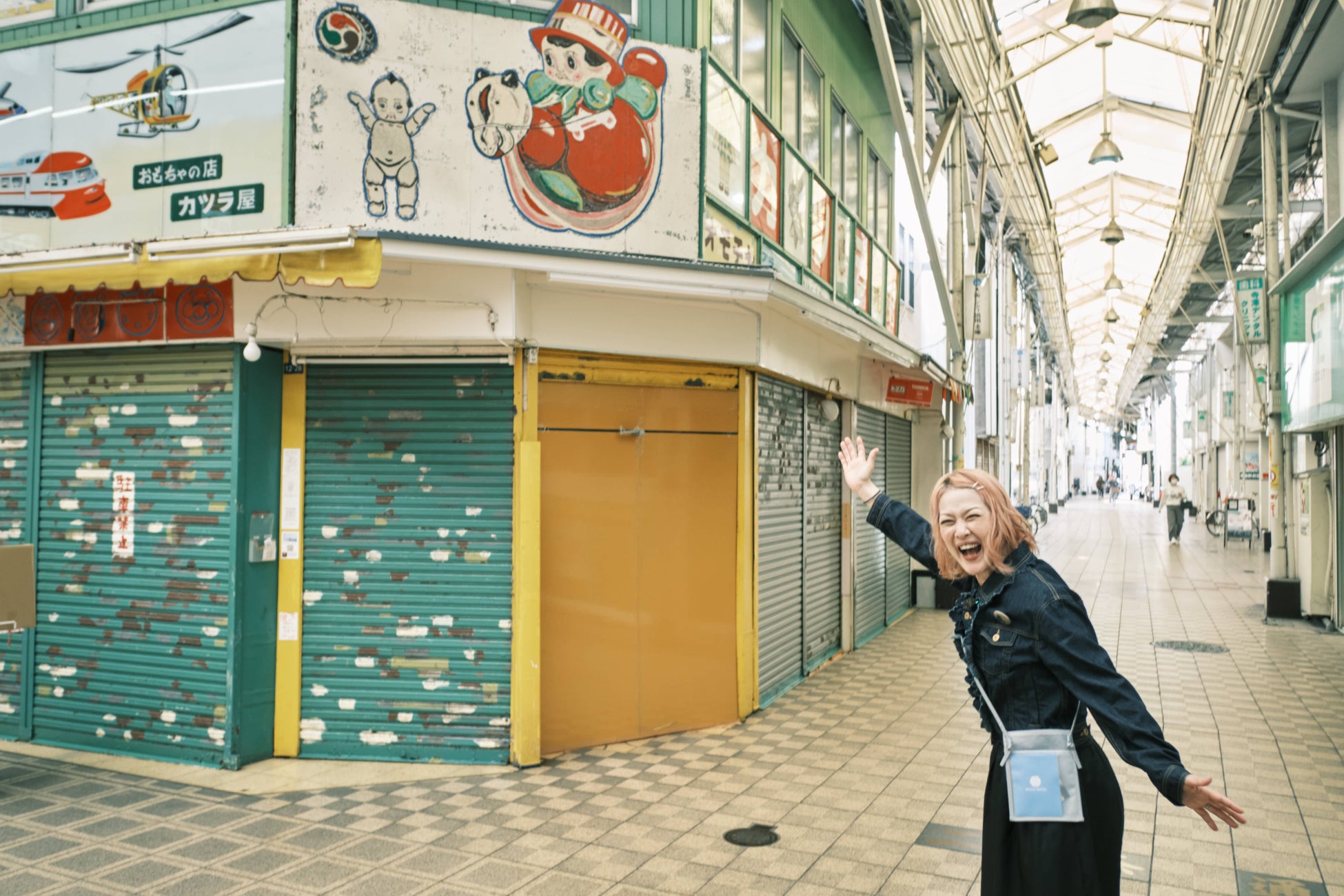 “観光地じゃない大阪の商店街”に、なぜ人は帰ってきたくなるのか。東大阪市出身の松嶋尚美さんが、布施の街を歩いた