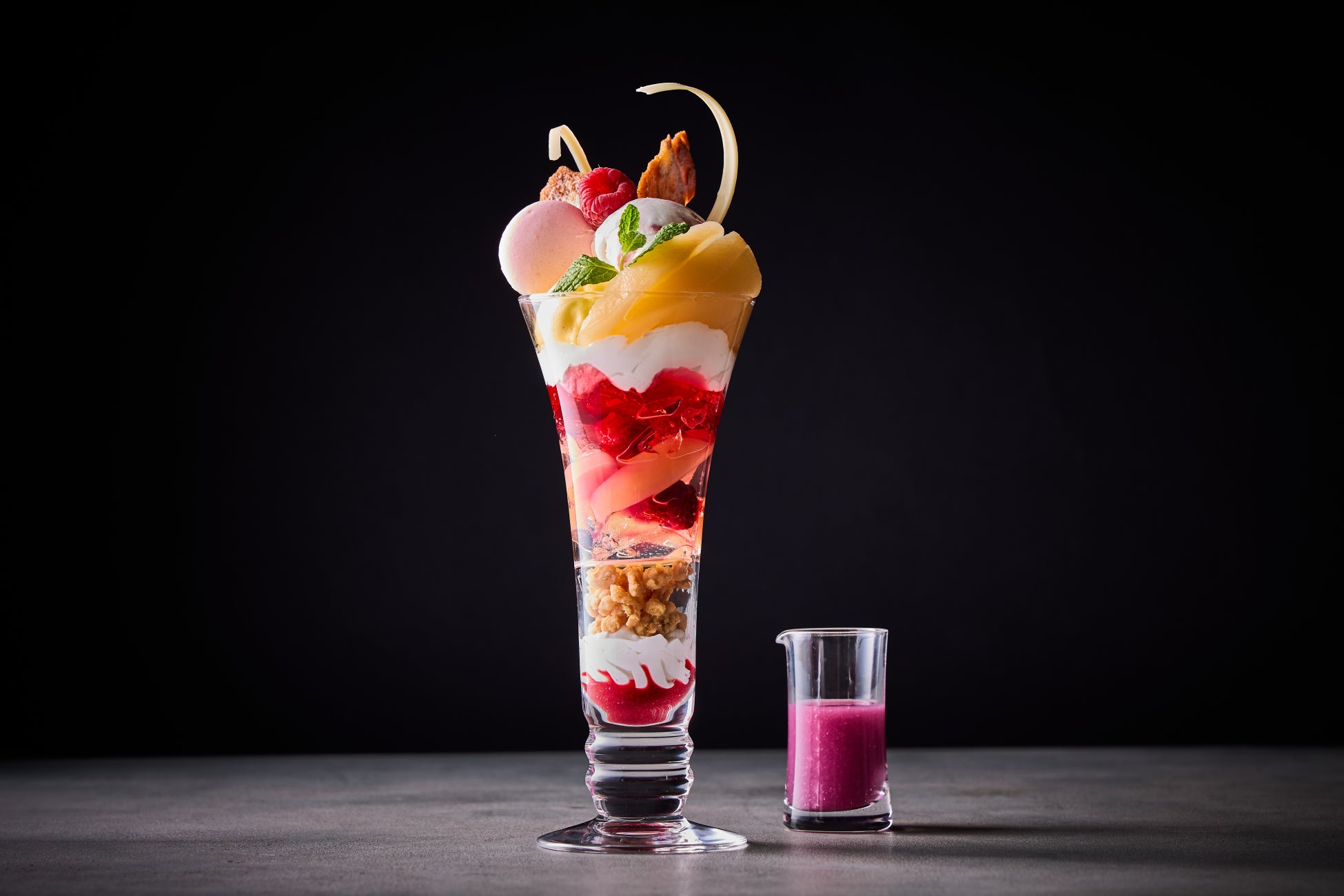 【ホテルメトロポリタン】メザニンラウンジ「すずかけ」爽やかな香りに包まれる夏のご褒美「Seasonal Parfait」